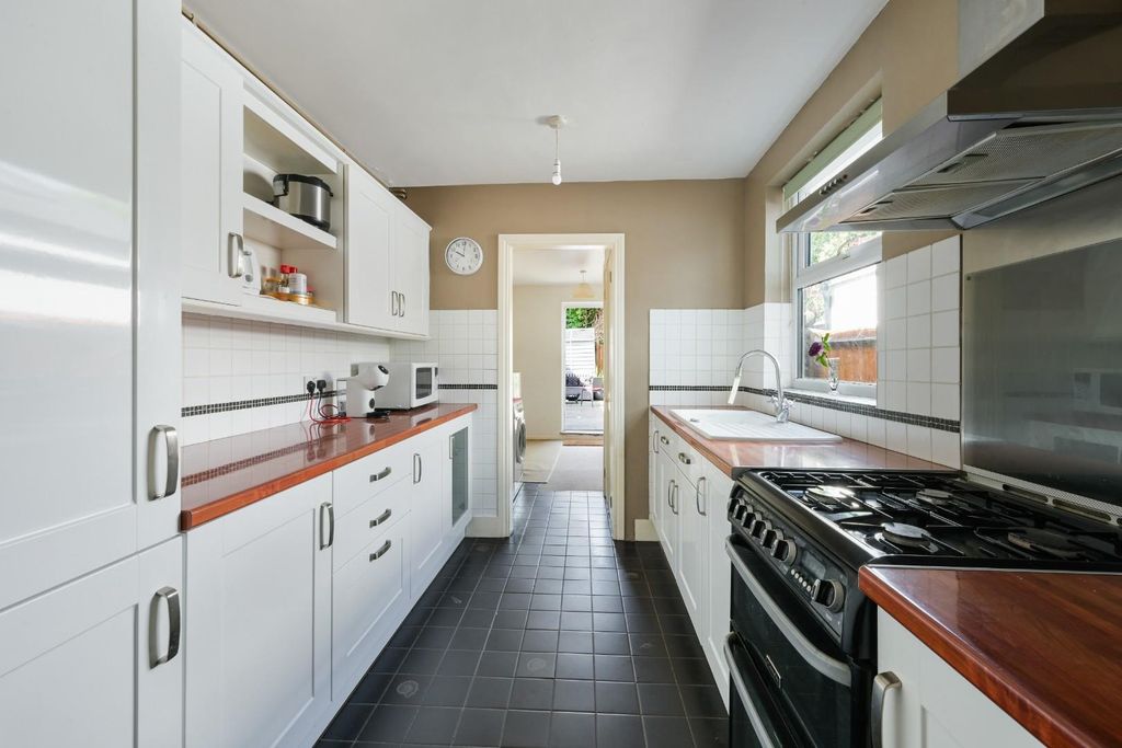 Property photo 3 of 14 Albert Road
