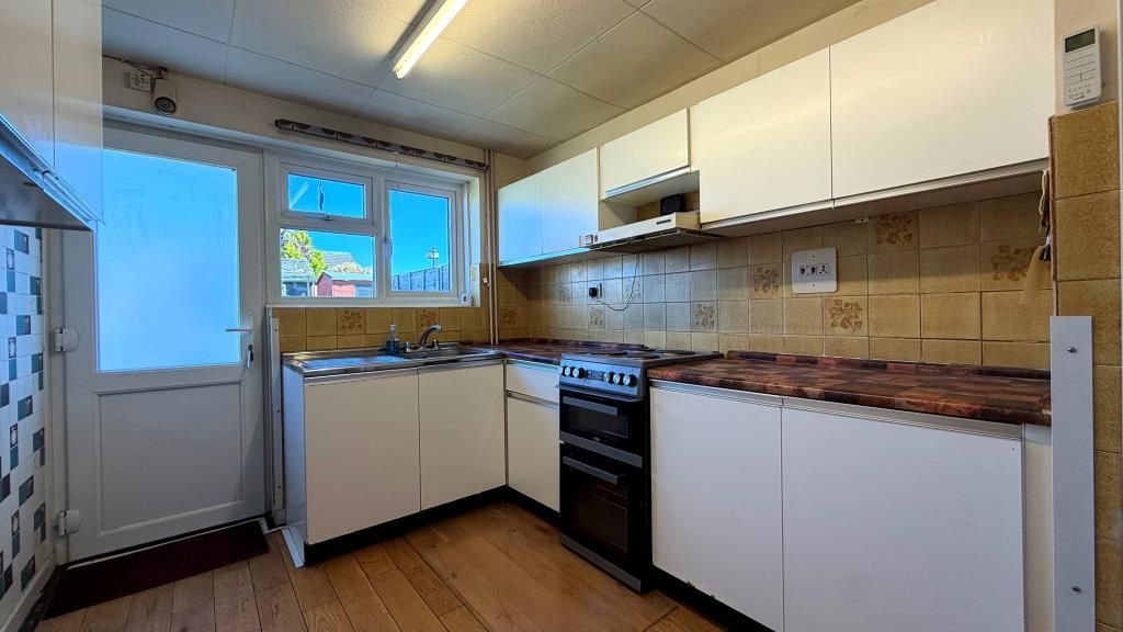 Property photo 3 of 12 Kitchen.Jpg