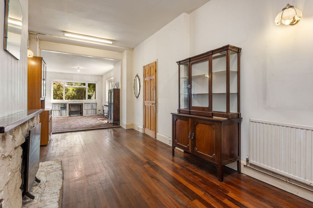 Property photo 2 of 22