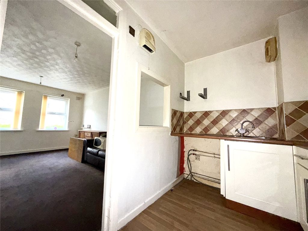 Property photo 3 of 8 Picture No. 06