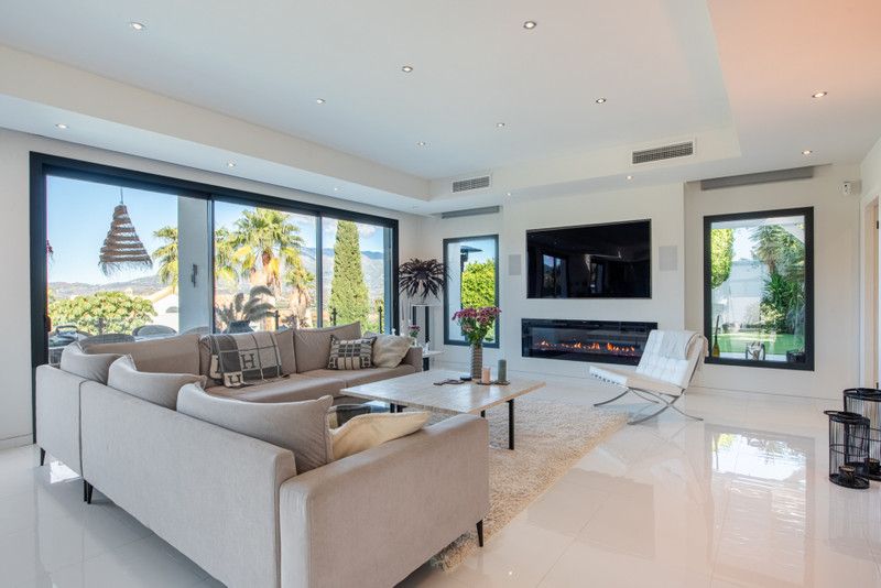 Property photo 2 of 60