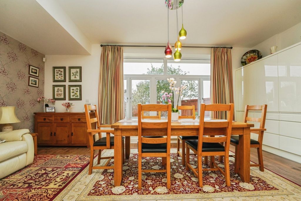 Property photo 3 of 19 Pbox-Img.Jpg
