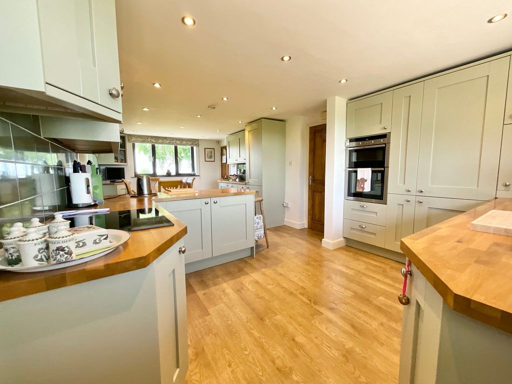 Property photo 2 of 41