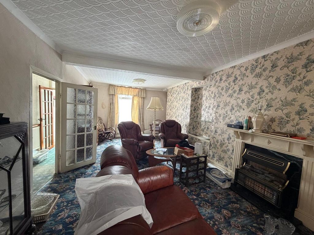 Property photo 3 of 11 Living Room