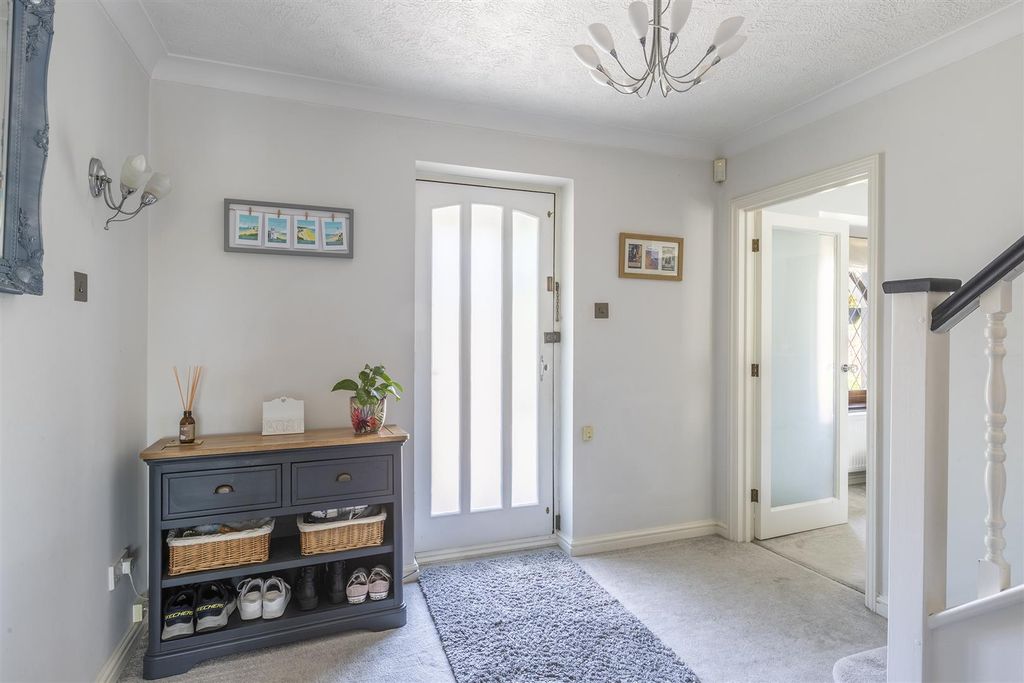 Property photo 3 of 55 Entrance Hall