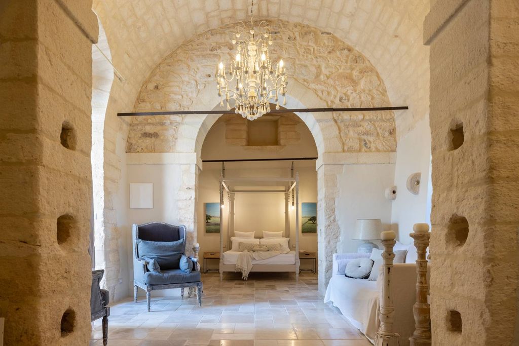 Property photo 1 of 28