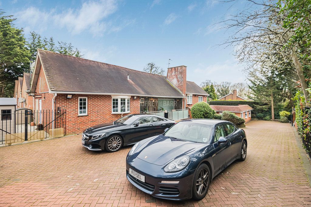 Property photo 3 of 35