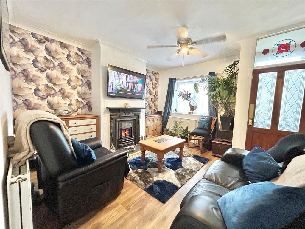 Property photo 2 of 7 Lounge.Jpg