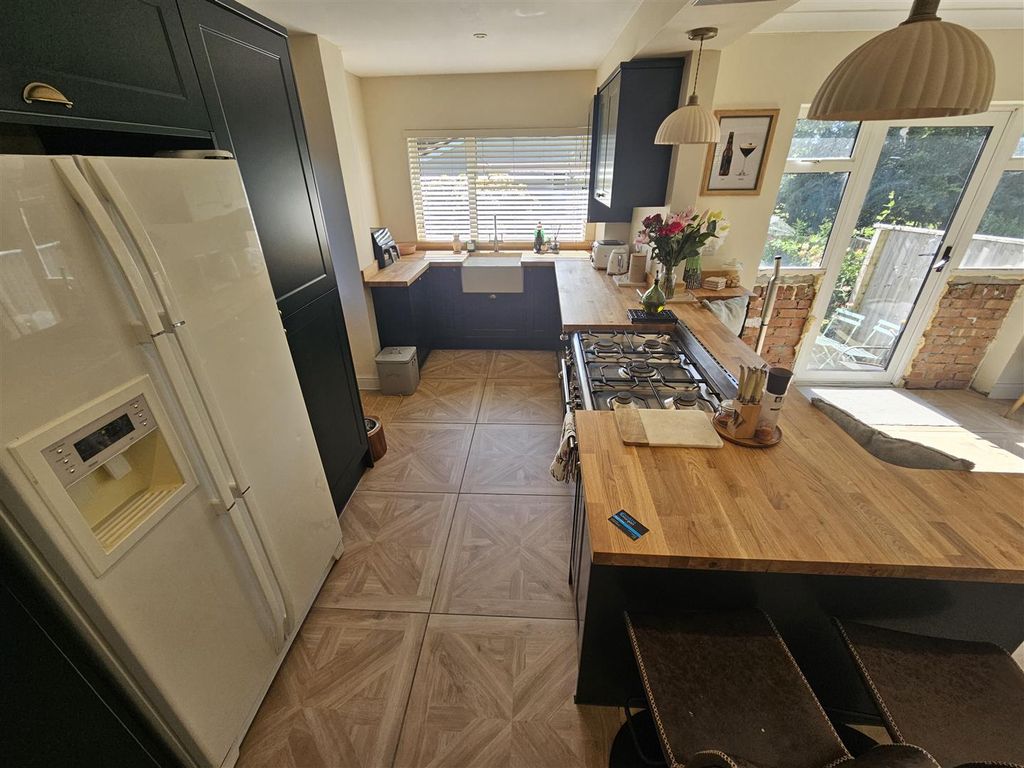 Property photo 3 of 28 Kitchen
