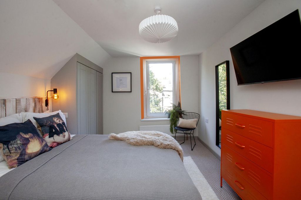 Property photo 1 of 8 Bedroom