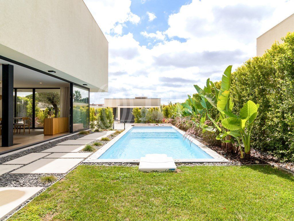 Property photo 1 of 26 4 Bedroom Villa With Garden And Pool Albarraque Sintra