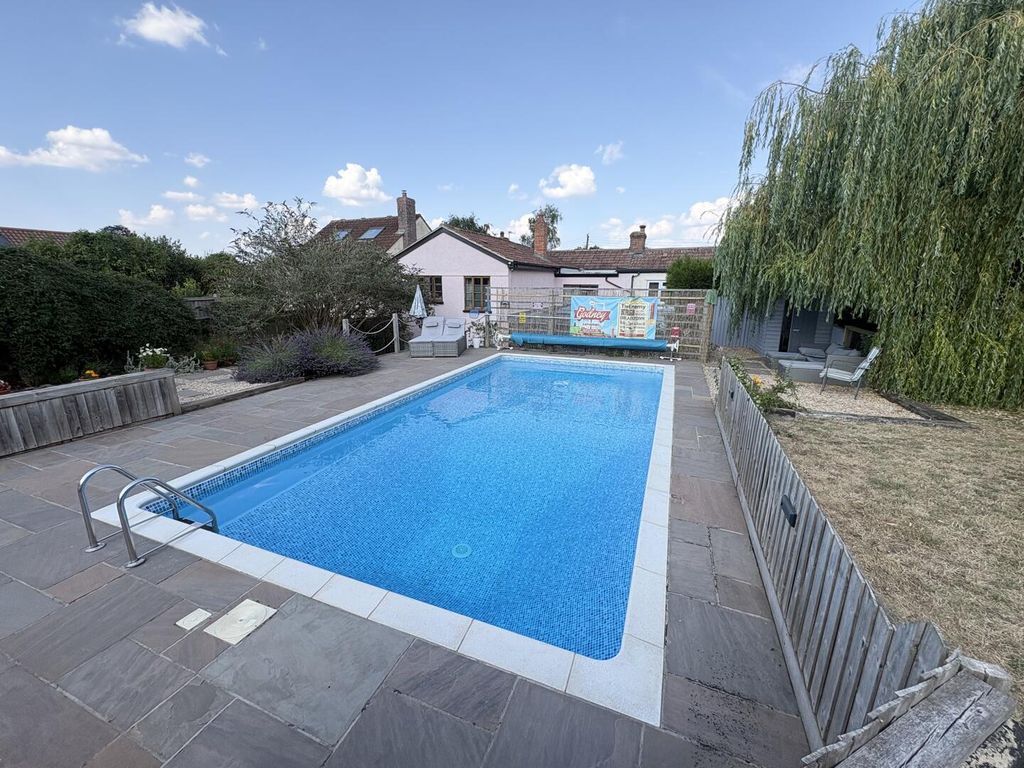 Property photo 3 of 30 Swimming Pool