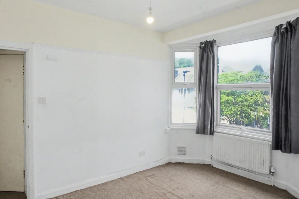 Property photo 3 of 13 90B Fortune Gate Road, London Nw10 9Rg