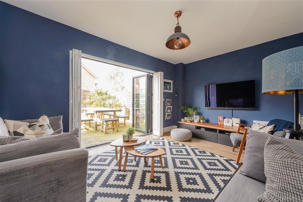 Property photo 3 of 14 Lounge