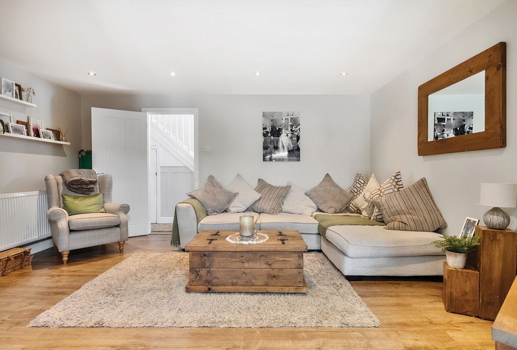 Property photo 3 of 16 1314387-15-685Ed2...