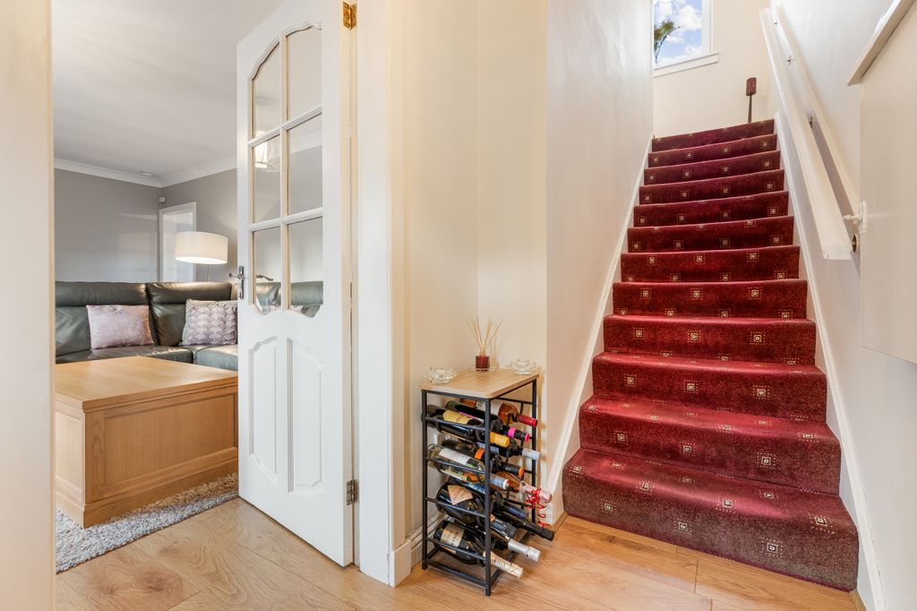 Property photo 2 of 32