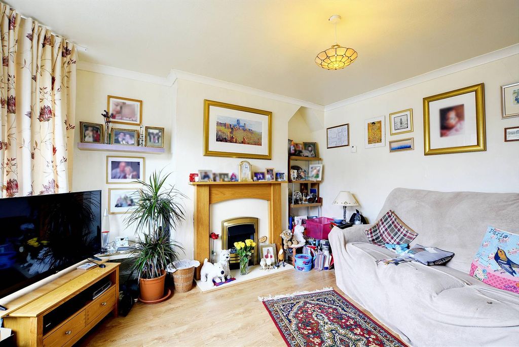 Property photo 2 of 18 Lounge_1.Jpeg