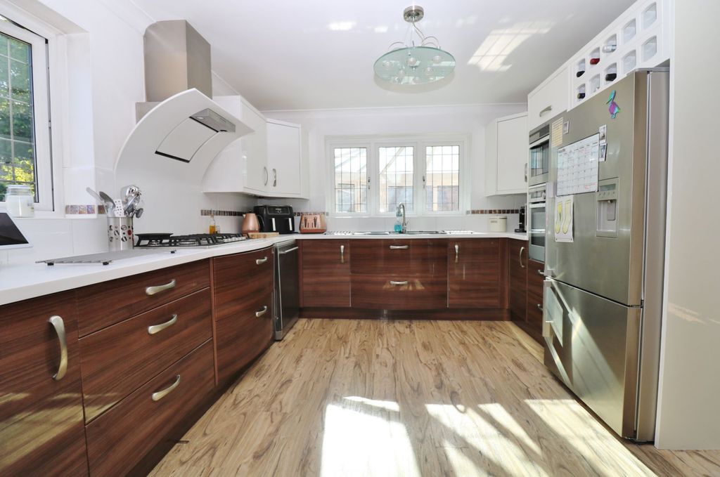 Property photo 3 of 24