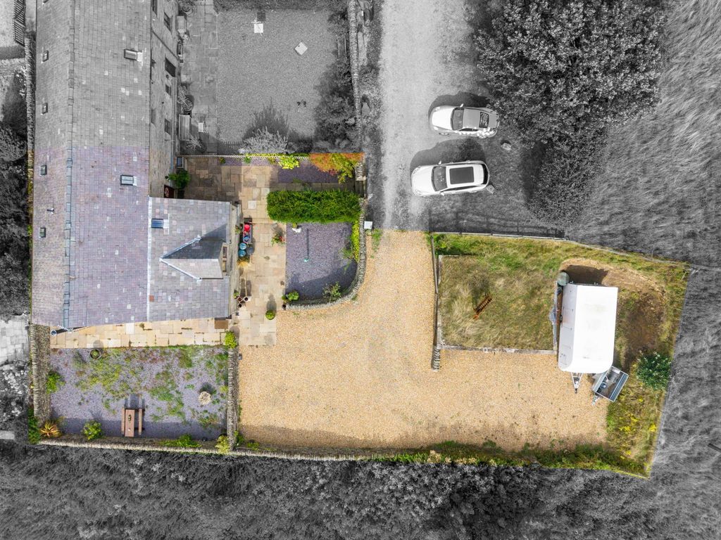 Property photo 2 of 32