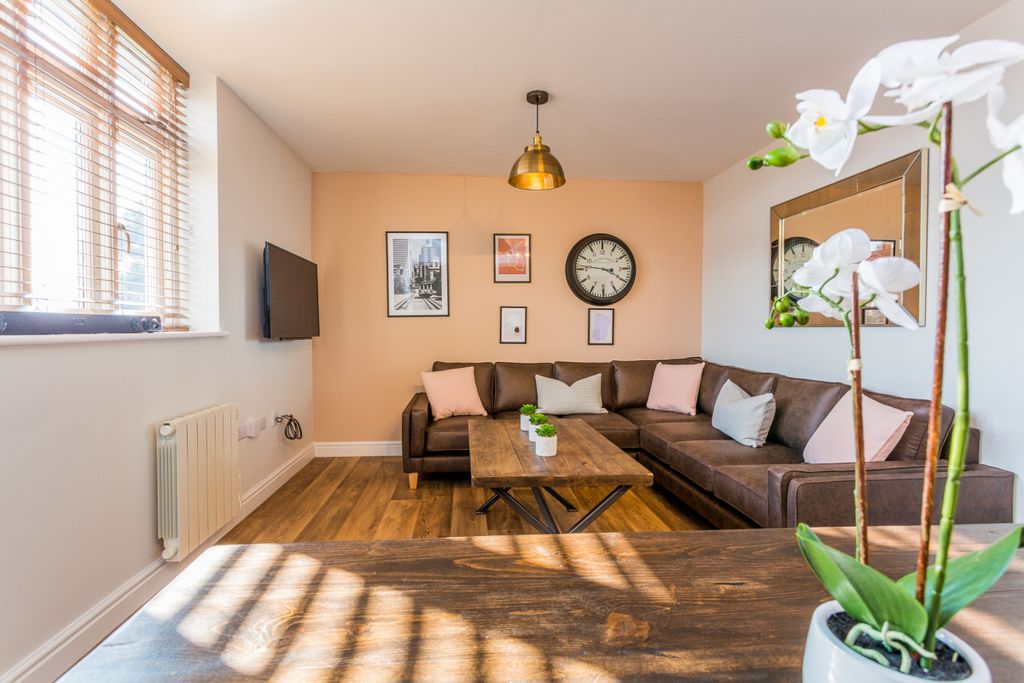 Property photo 1 of 18 St Hilds Flat 3 Living Room 5