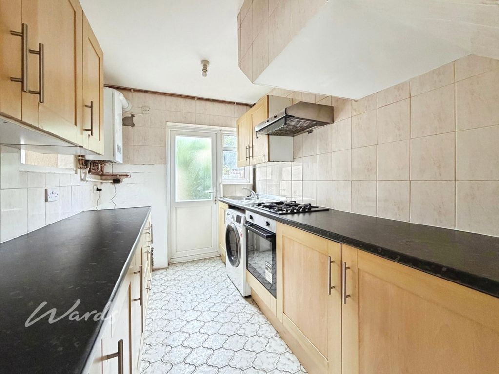 Property photo 3 of 9 Kitchen.