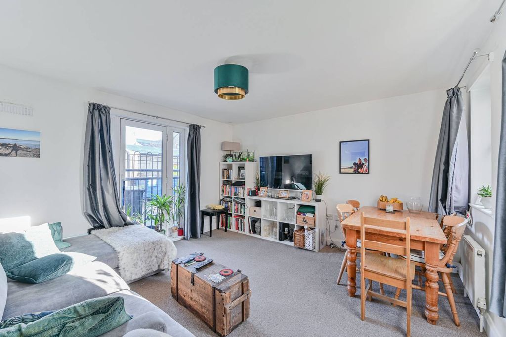 Property photo 2 of 8