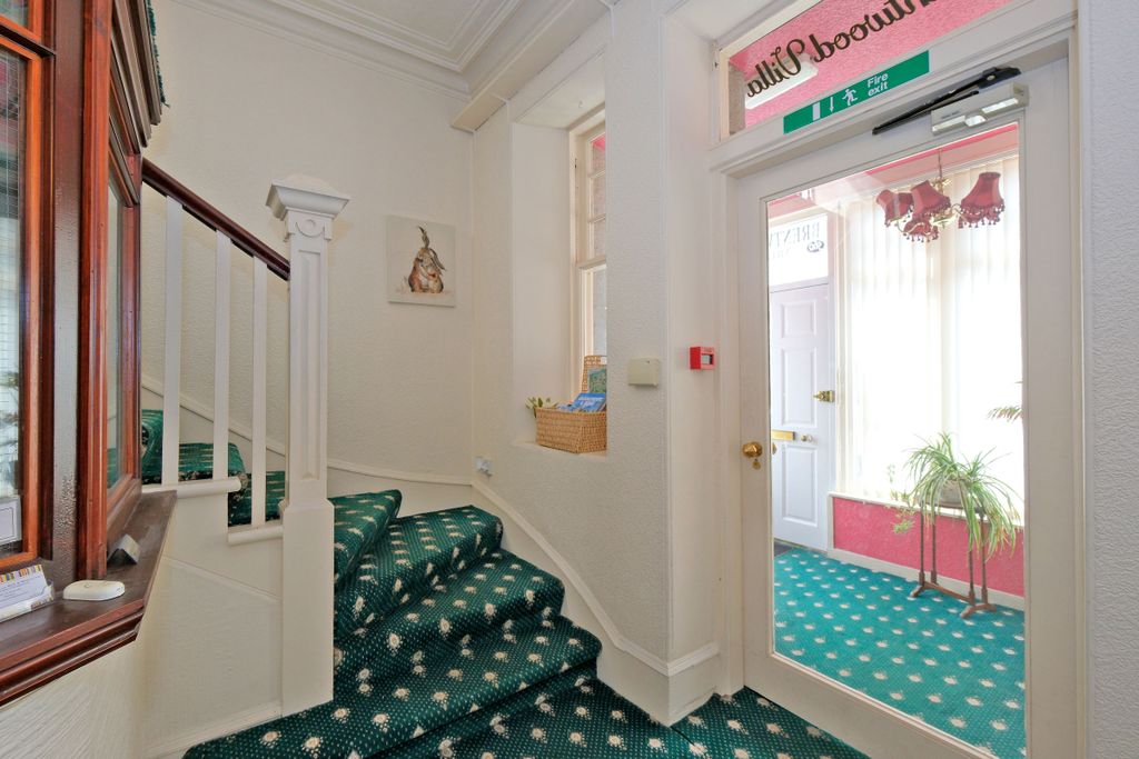Property photo 2 of 39
