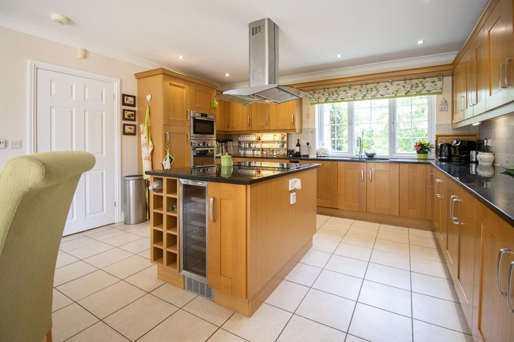 Property photo 2 of 30 3259825
