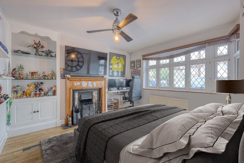 Property photo 2 of 32