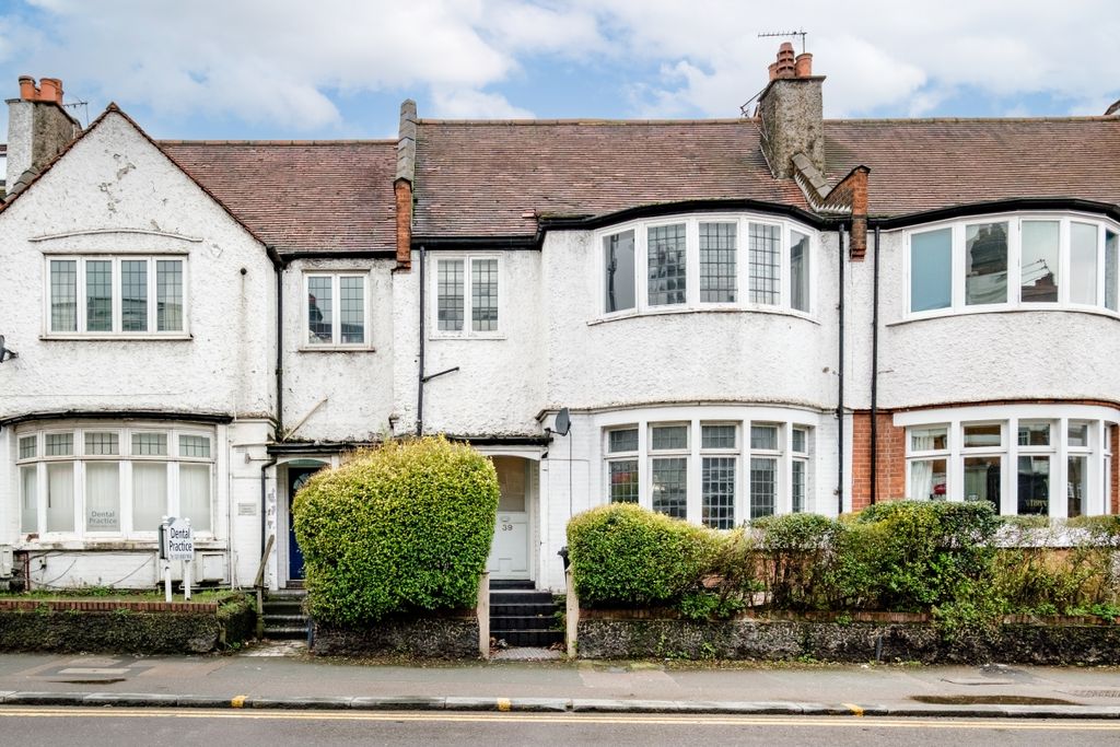 Property photo 3 of 10 339B-Muswell-Hill...