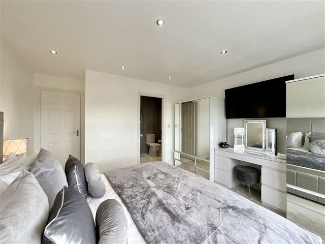 Property photo 3 of 20 Lounge