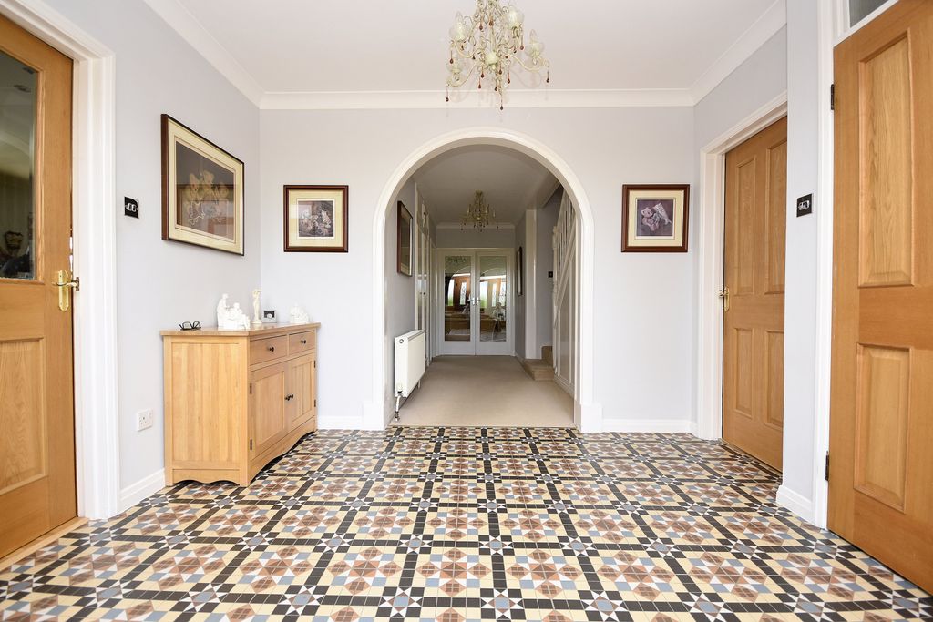 Property photo 2 of 29