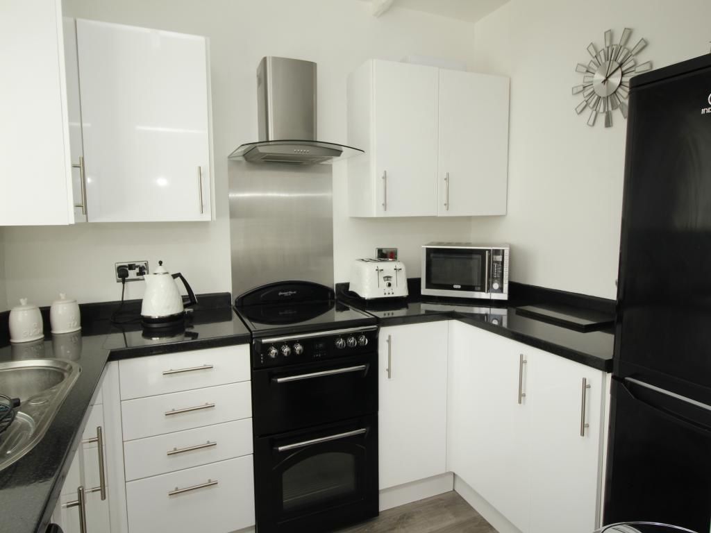 Property photo 1 of 11 Kitchen (Main)