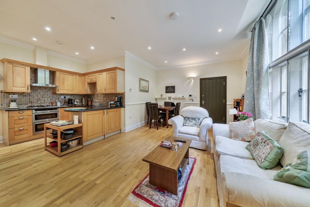 Property photo 2 of 11