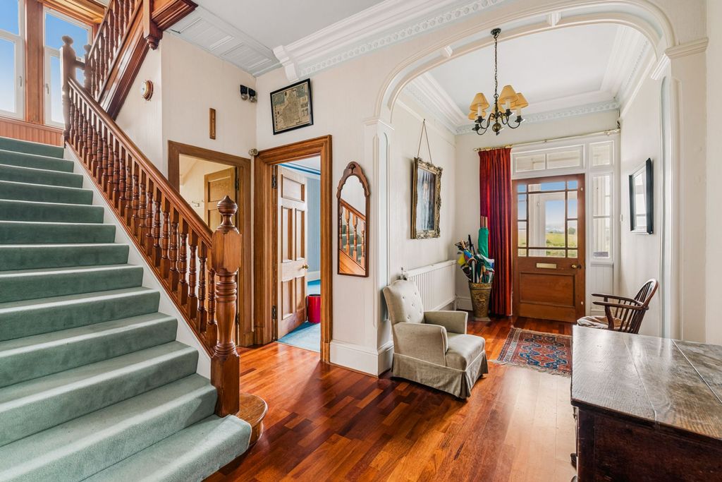 Property photo 2 of 46