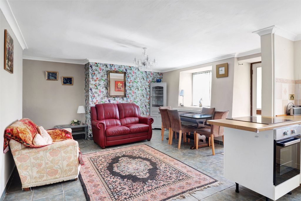 Property photo 1 of 11 1 - Picture No. 06