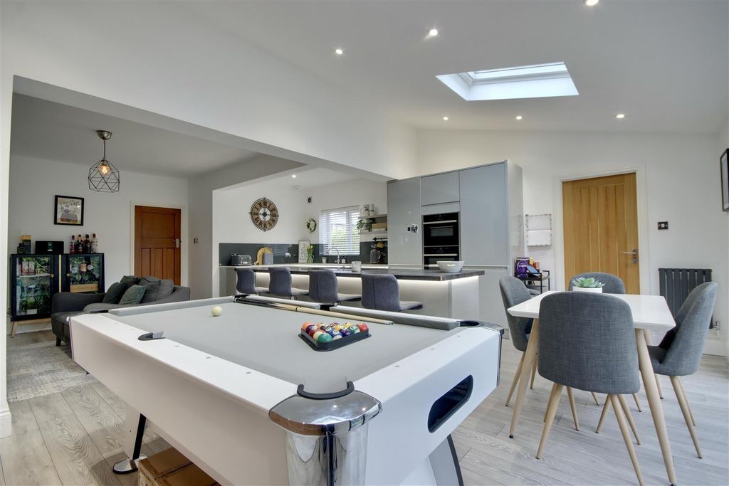 Property photo 3 of 22 A5F2C168-8718-4C65-A80A-5E06Db464B55_1_201_A.Jpeg