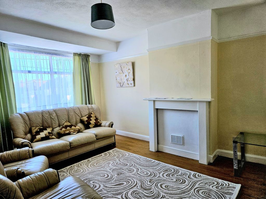 Property photo 1 of 6 1 Bedroom Maisonette With Parking!