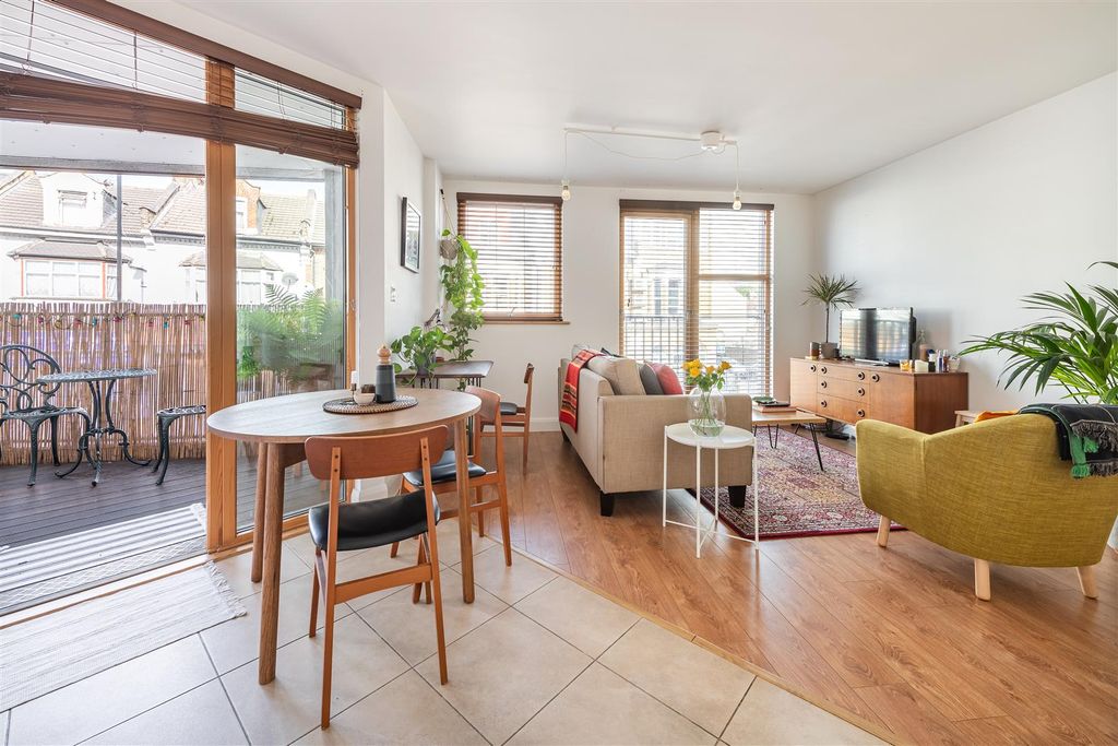 Property photo 3 of 19
