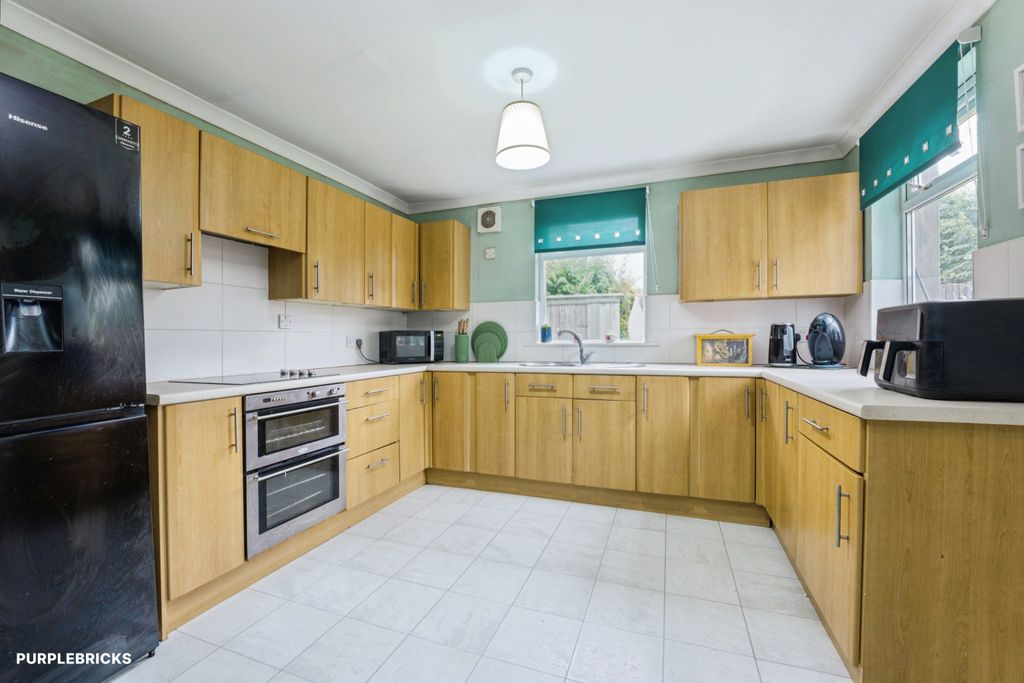 Property photo 3 of 29 Kitchen