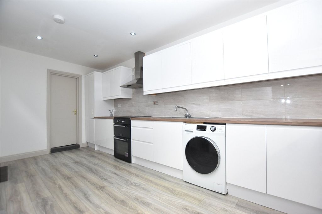 Property photo 2 of 9 Picture No. 12