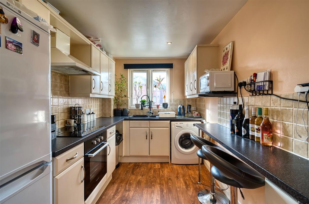 Property photo 3 of 8 Kitchen