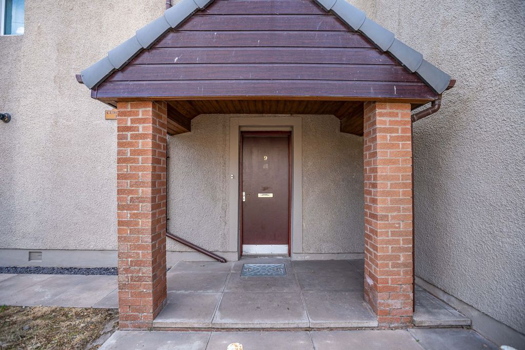 Property photo 3 of 23