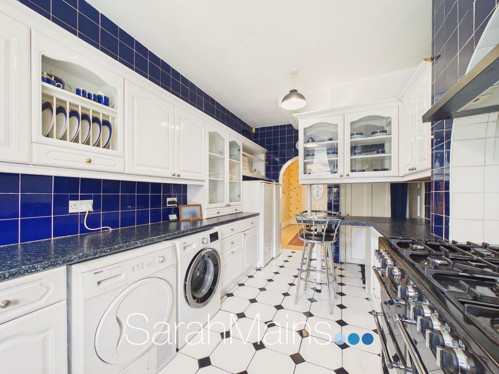 Property photo 3 of 16 Kitchen