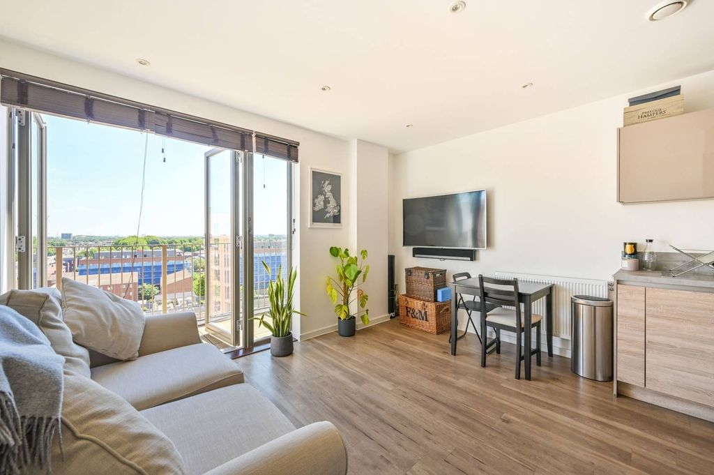 Property photo 1 of 12