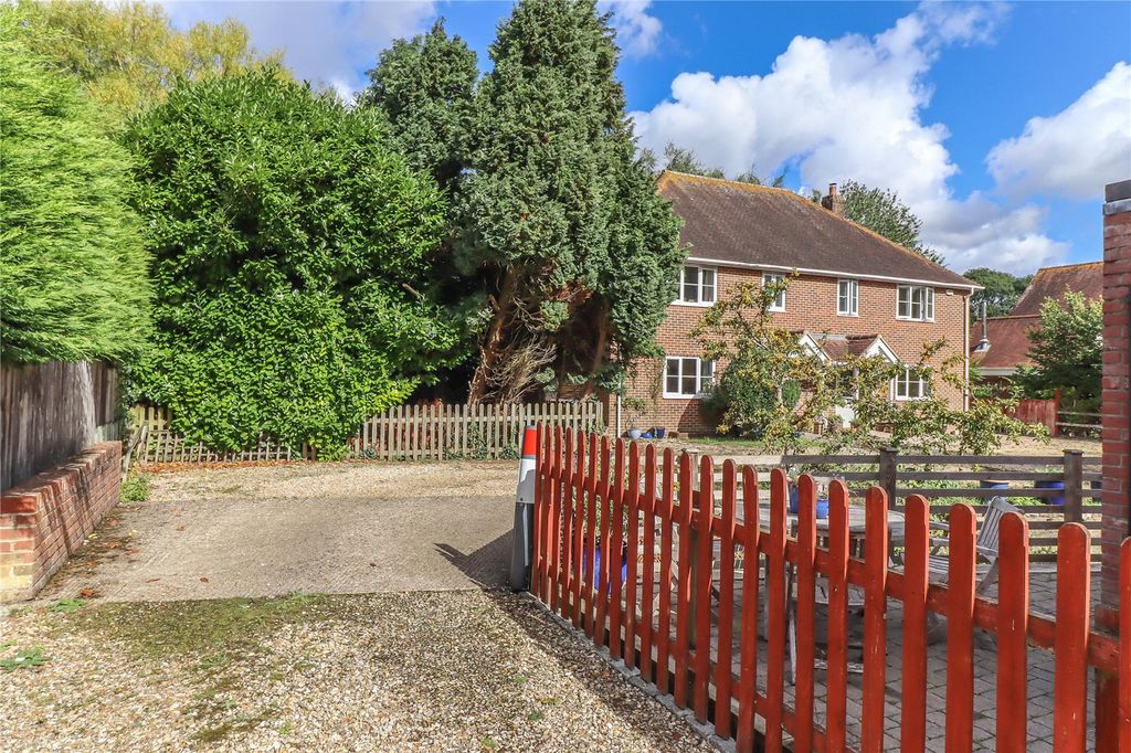 Property photo 2 of 13 Picture No. 15