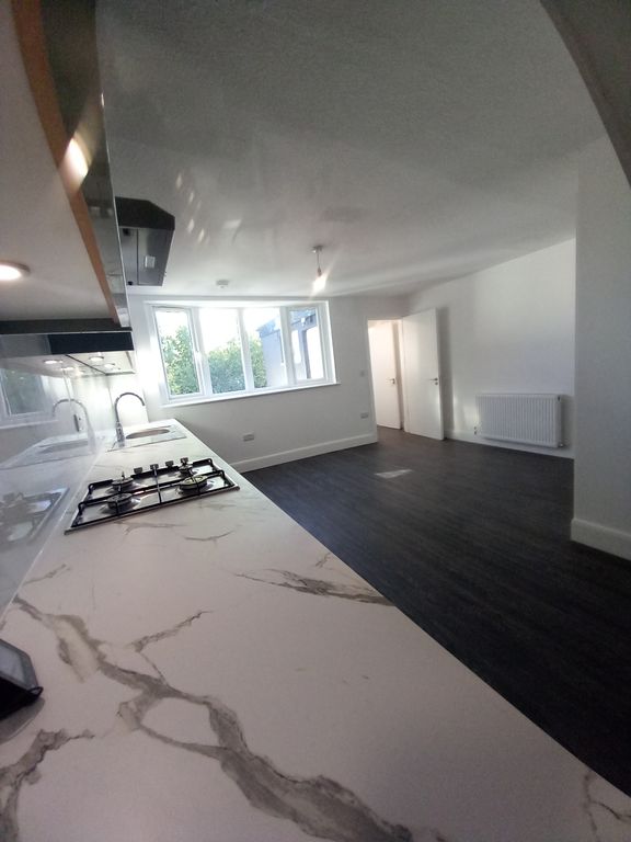 Property photo 2 of 32