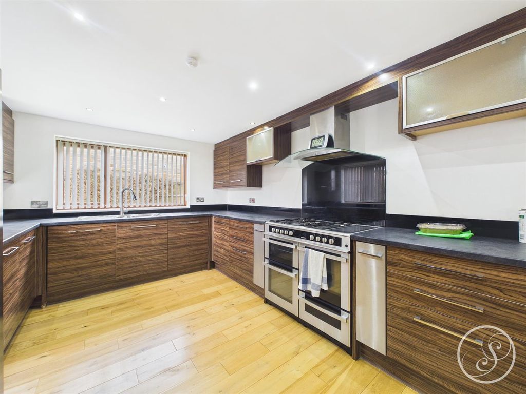 Property photo 2 of 21 Kitchen/Diner