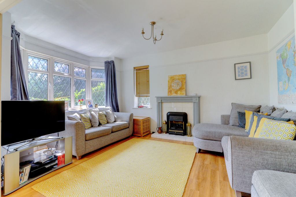 Property photo 2 of 17 Picture No. 15
