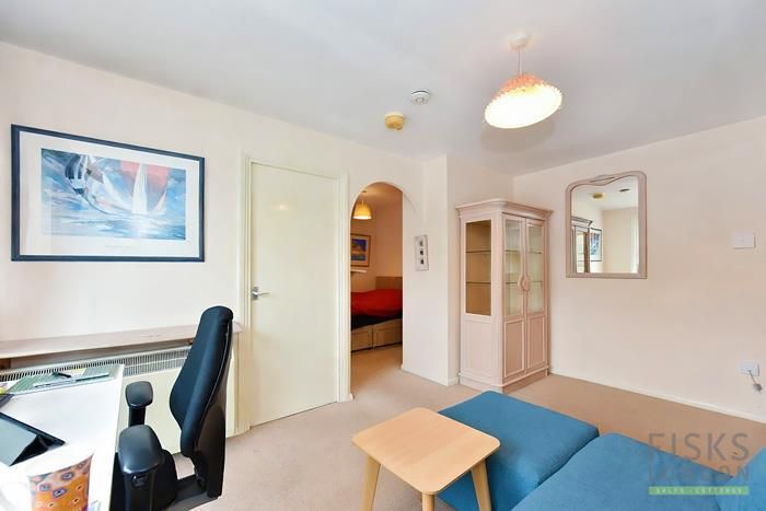 Property photo 2 of 9 425-64----Flat 68 Ringwood Gardens (10)-700.Jpg